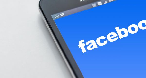 Image for Facebook will show less links to slow websites