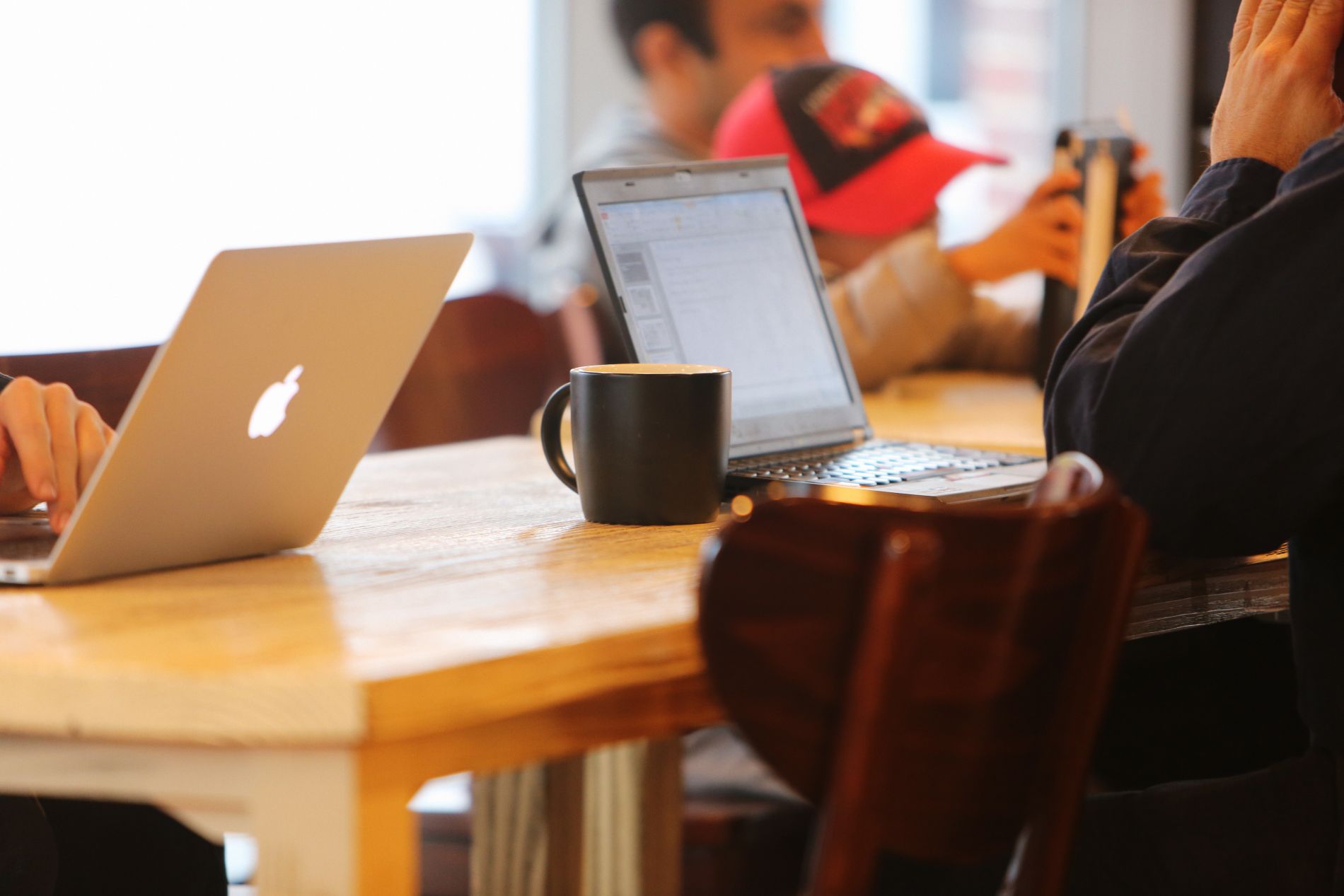 People on laptop by Leeroy