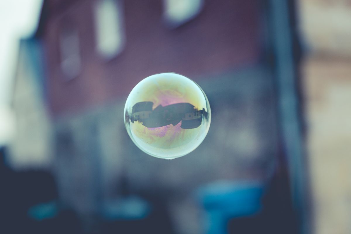 Circle bubble by Markus Spiske