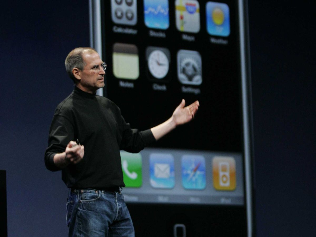Steve Jobs announces iPhone at Macworld